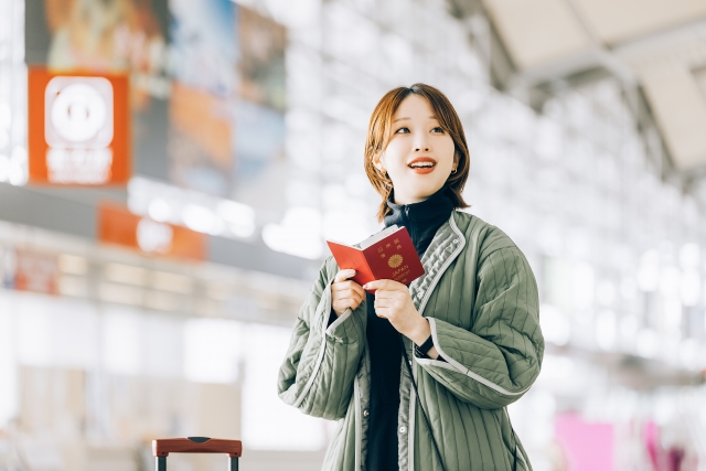 空港に居る女性