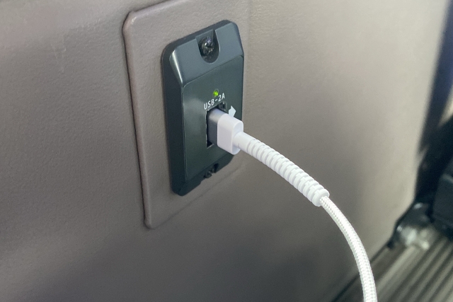 自動車に搭載されている電源供給用のUSBポート