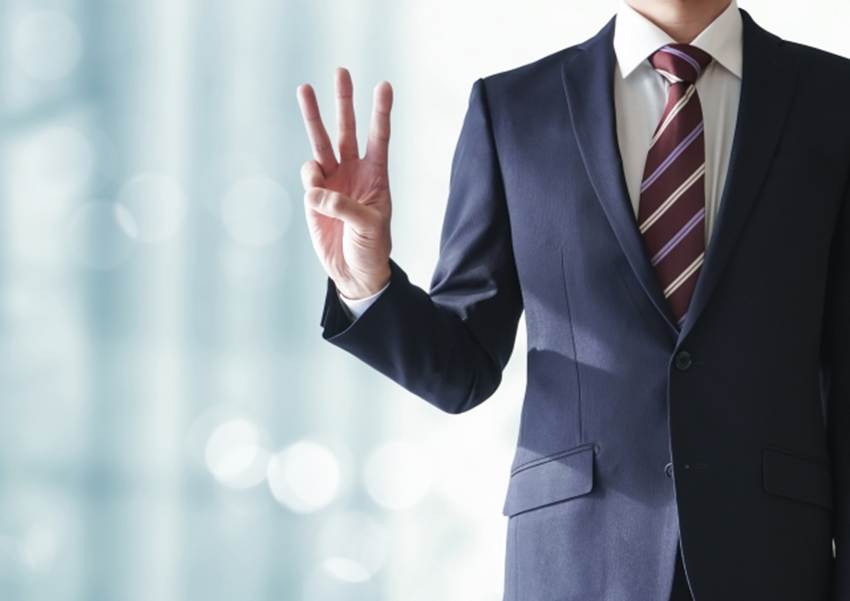 説明することが3つある男性