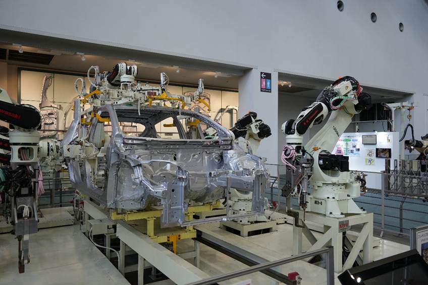 「トヨタ産業技術記念館」に展示されている自動車の組み立て機械