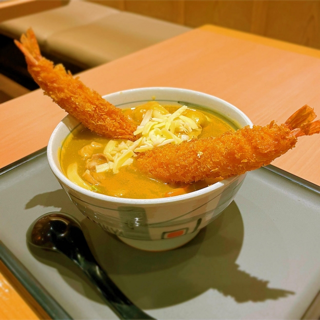 若鯱家の金鯱カレーうどん