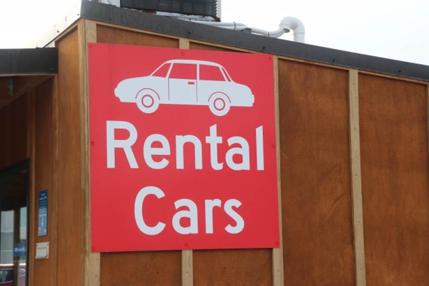 レンタカー会社の看板