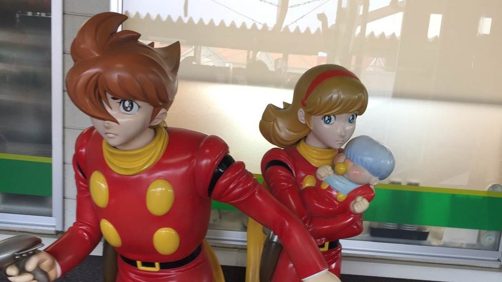 サイボーグ009のキャラクターである島村ジョーとイワン・ウイスキーを抱くフランソワーズ・アルヌール