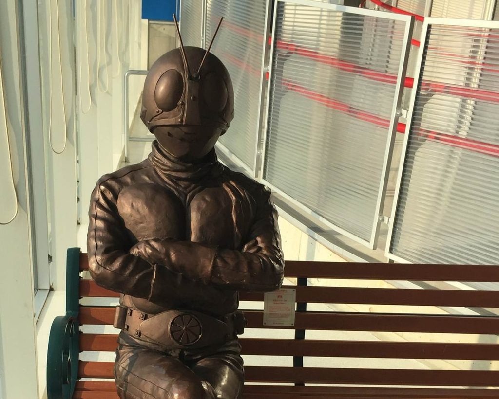 仮面ライダーのブロンズ像